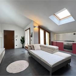 Ampio trilocale con terrazzo e box