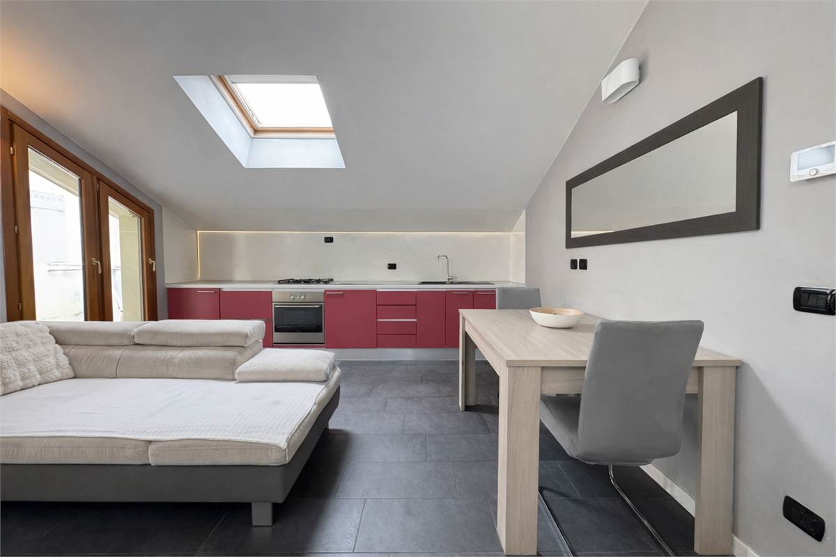 Ampio trilocale con terrazzo e box