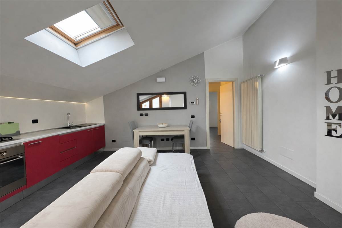 Ampio trilocale con terrazzo e box