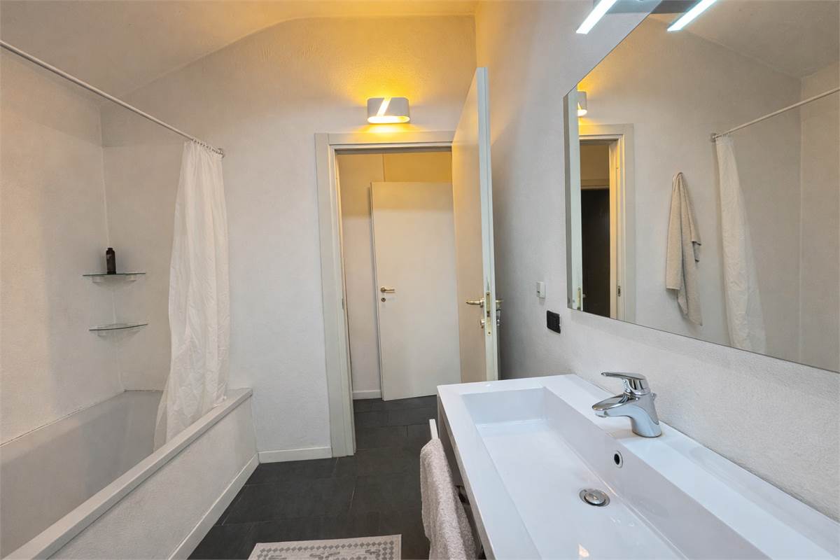 Ampio trilocale con terrazzo e box