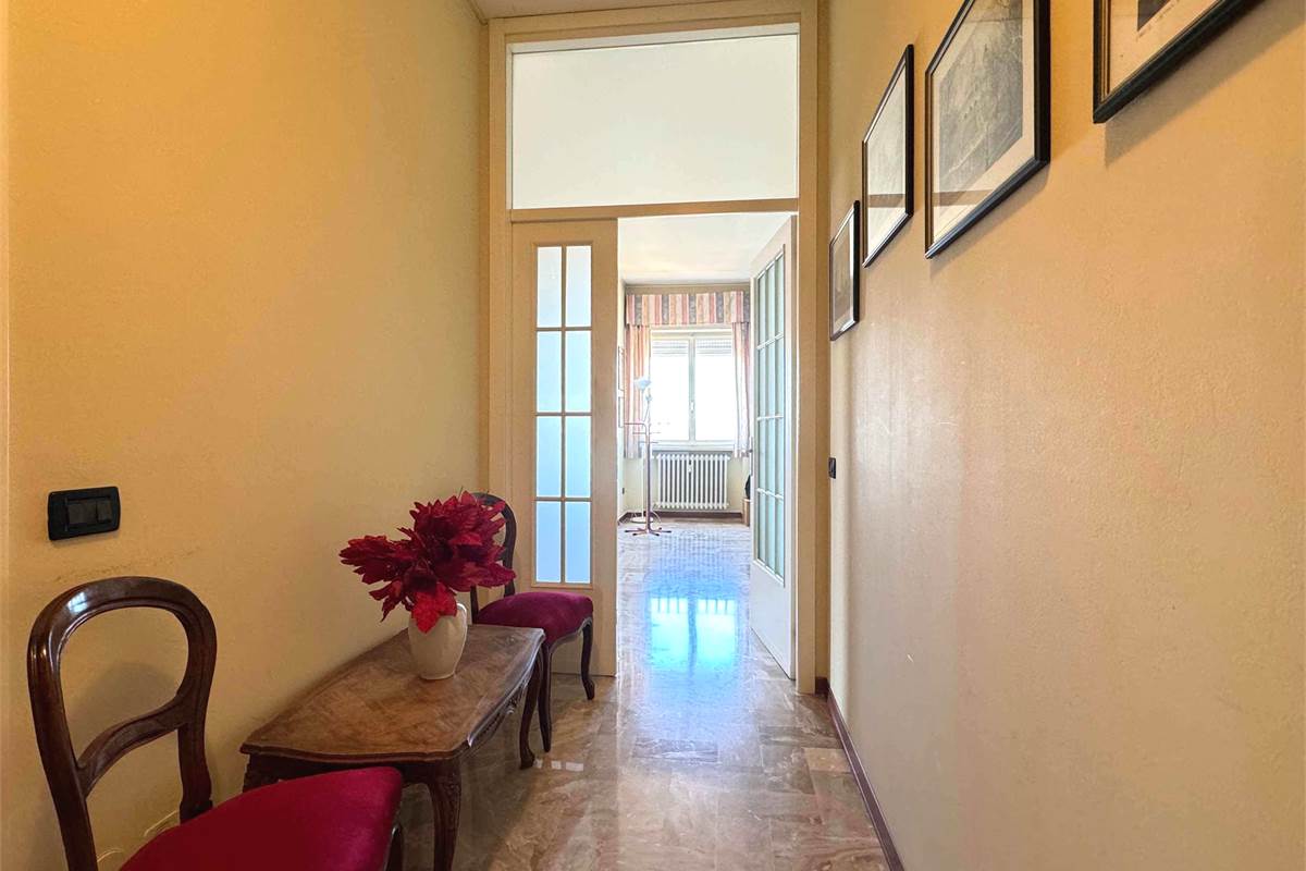 Appartamento signorile con balcone panoramico sul Monte Rosa