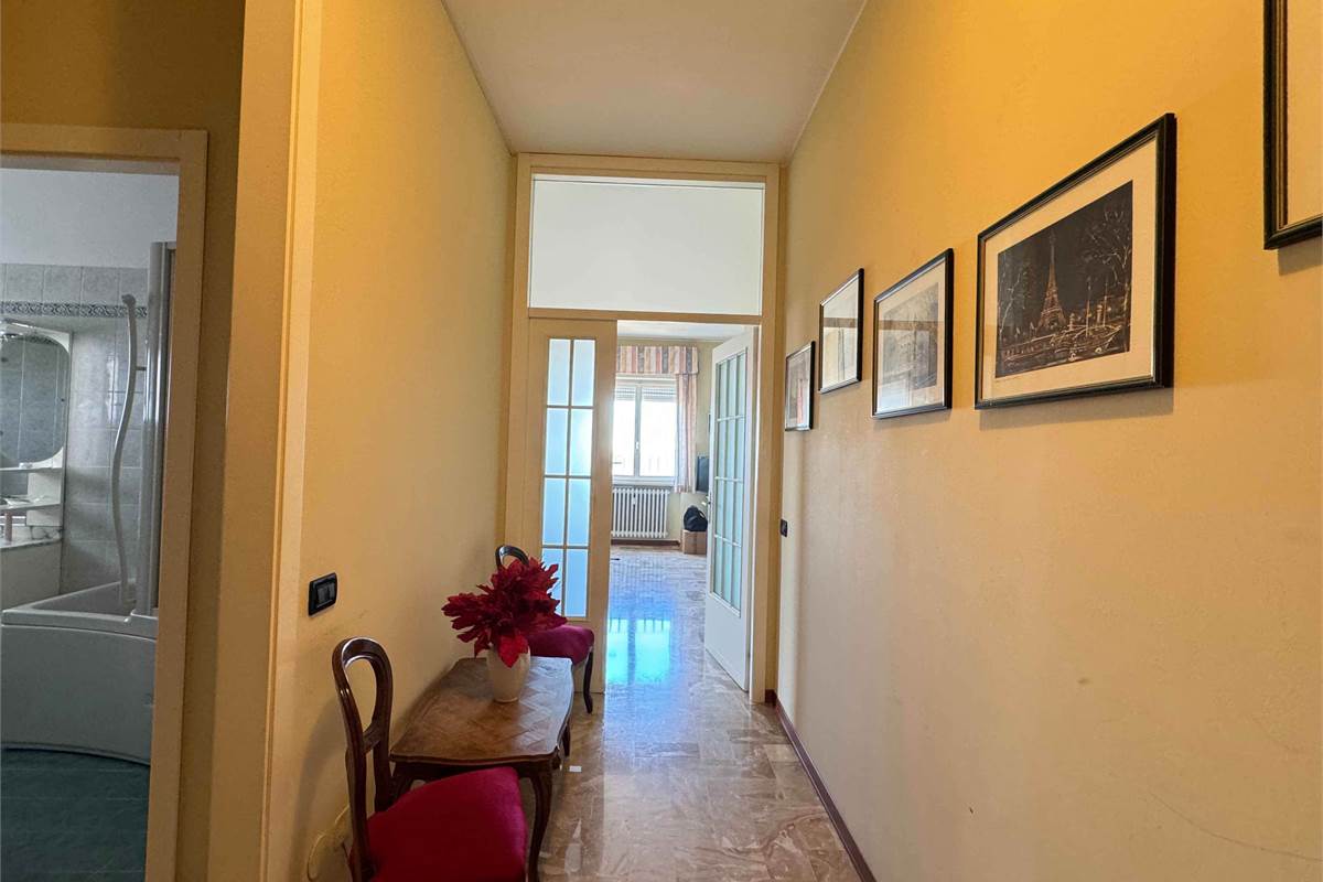 Appartamento signorile con balcone panoramico sul Monte Rosa