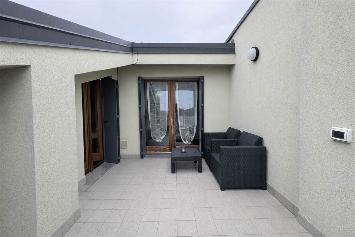 Ampio trilocale con terrazzo e box