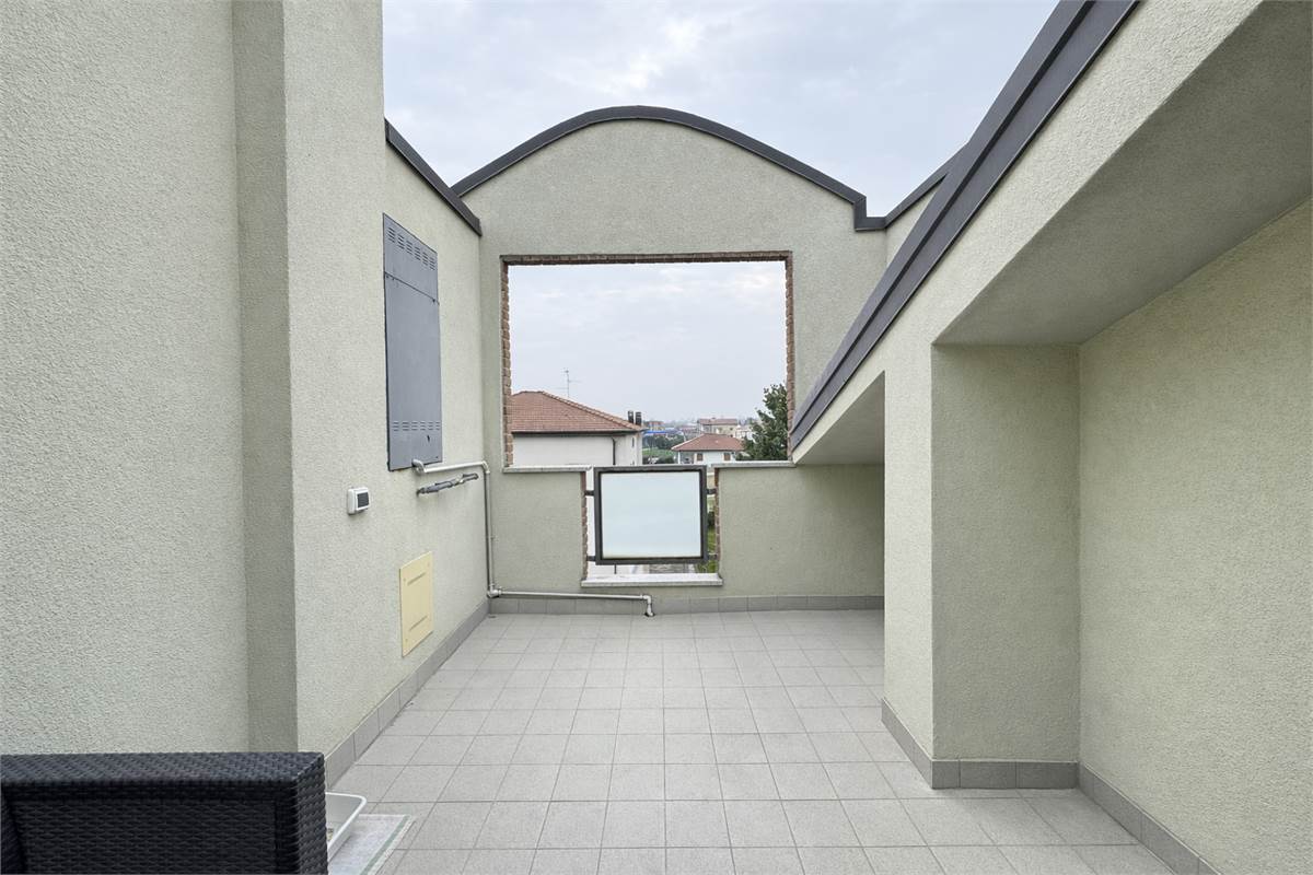 Ampio trilocale con terrazzo e box