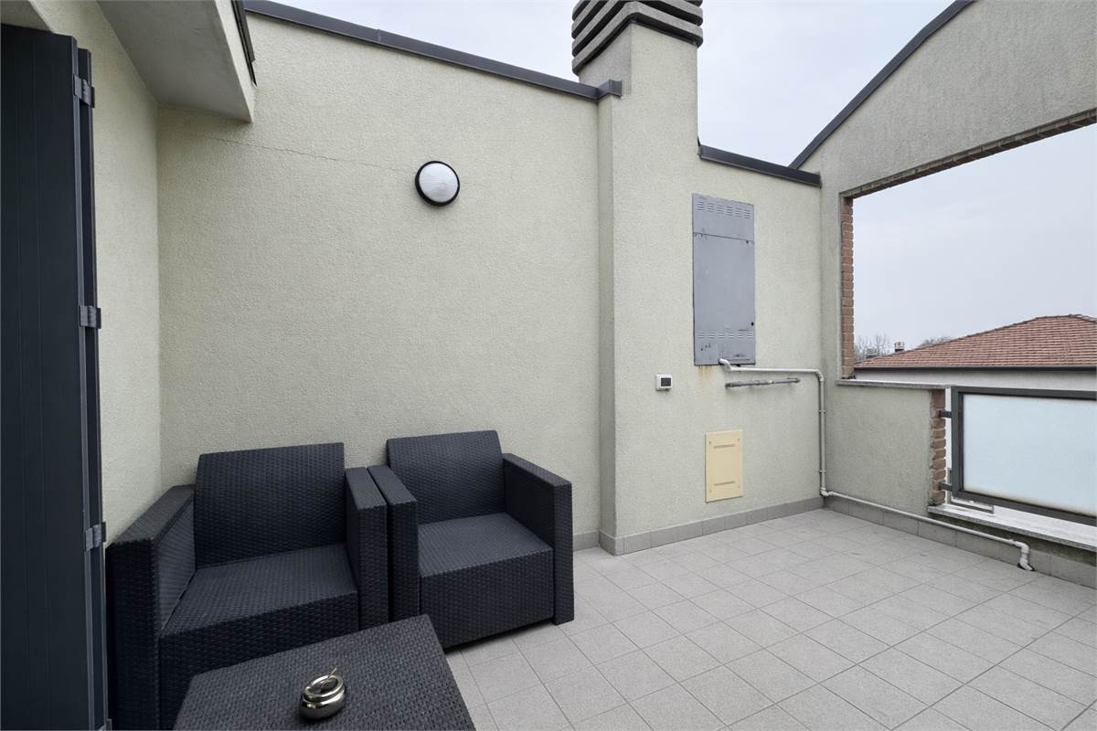 Ampio trilocale con terrazzo e box