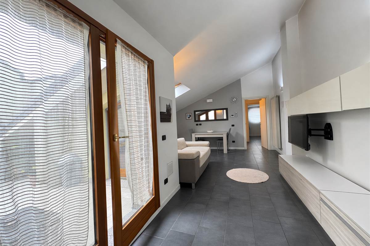 Ampio trilocale con terrazzo e box