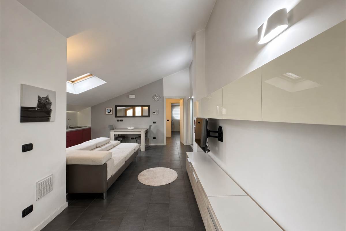 Ampio trilocale con terrazzo e box