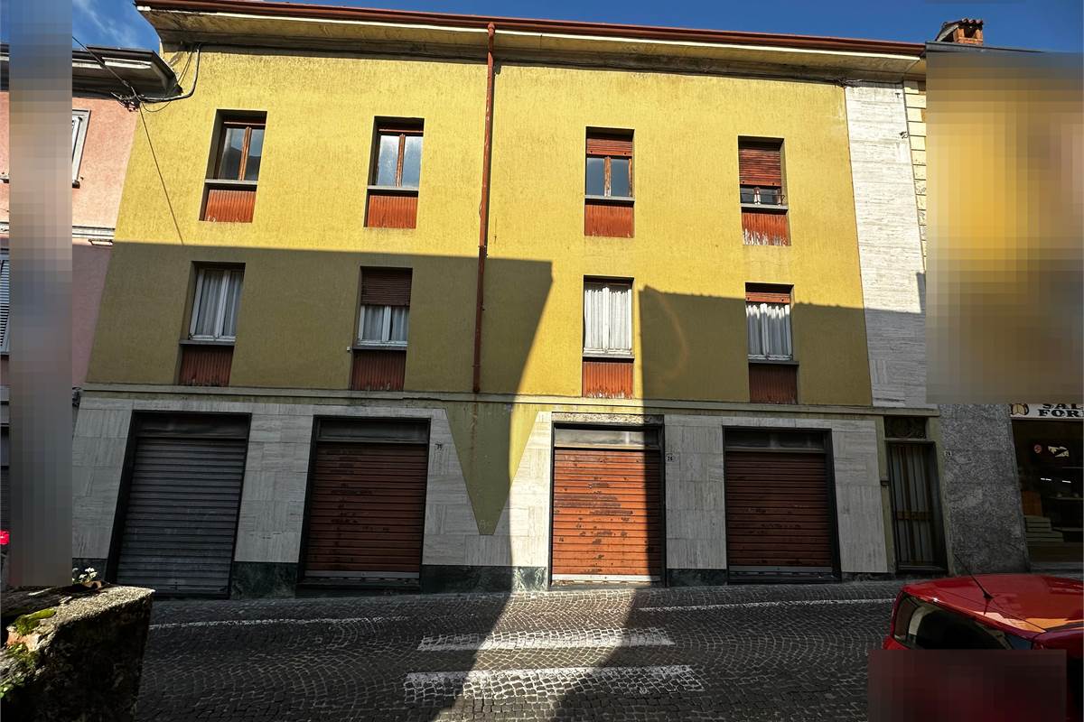 ASSO: INTERA PROPRIETA' IN CENTRO 