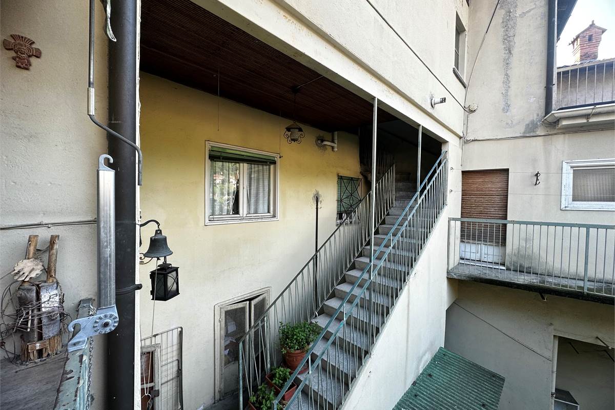 ASSO: INTERA PROPRIETA' IN CENTRO 