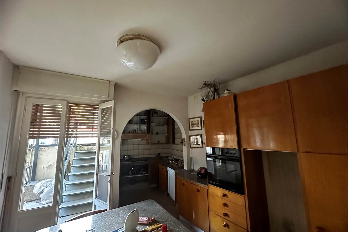 ASSO: INTERA PROPRIETA' IN CENTRO 