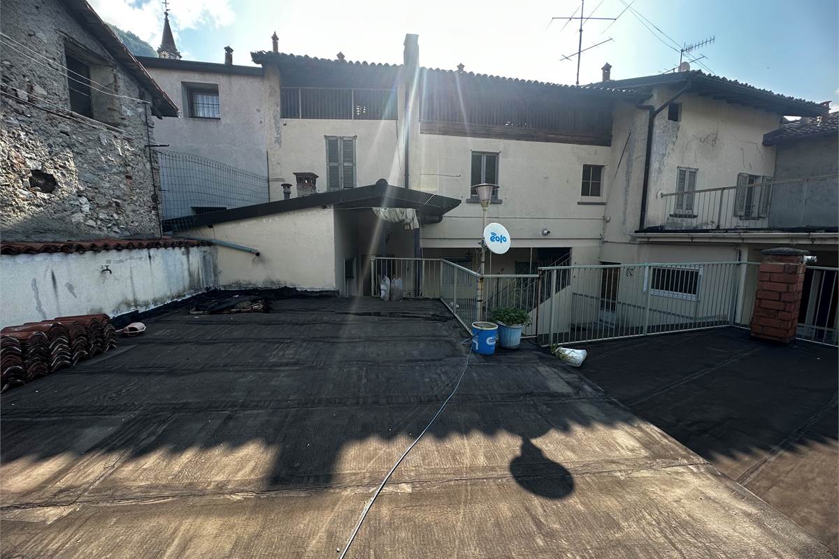 ASSO: INTERA PROPRIETA' IN CENTRO 