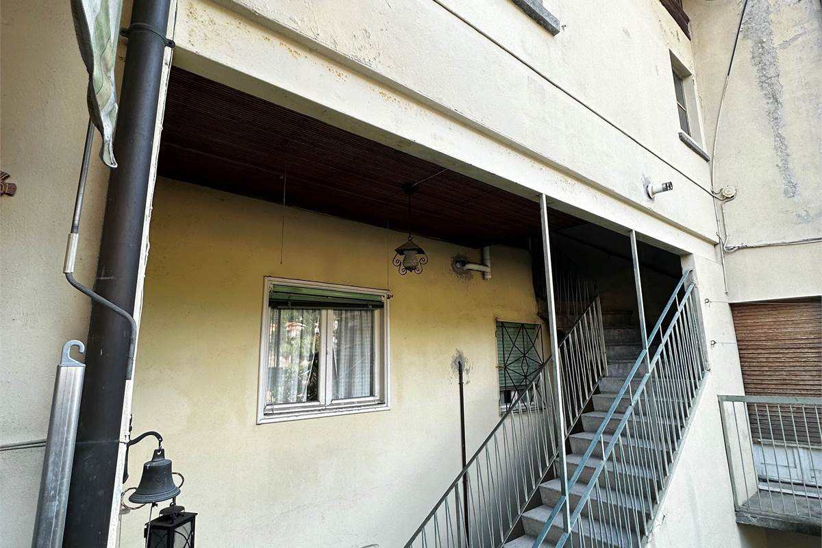 ASSO: INTERA PROPRIETA' IN CENTRO 