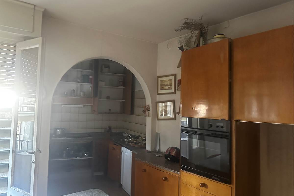 ASSO: INTERA PROPRIETA' IN CENTRO 