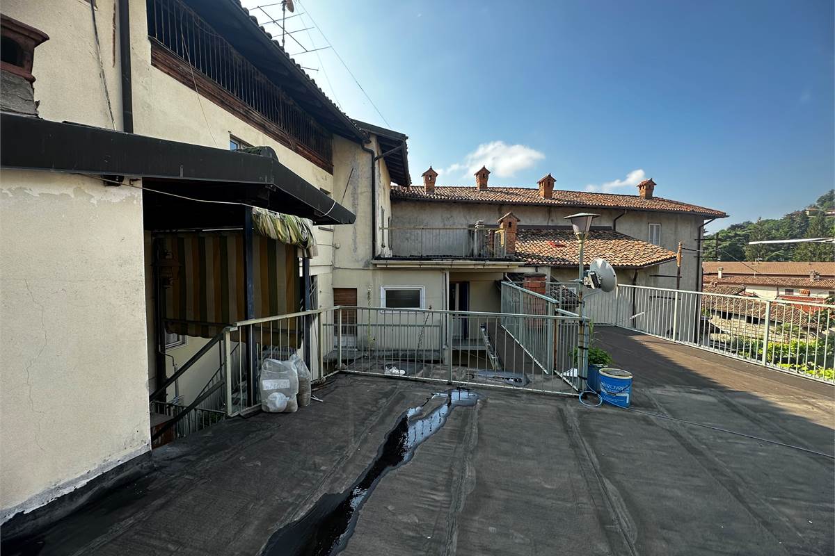 ASSO: INTERA PROPRIETA' IN CENTRO 