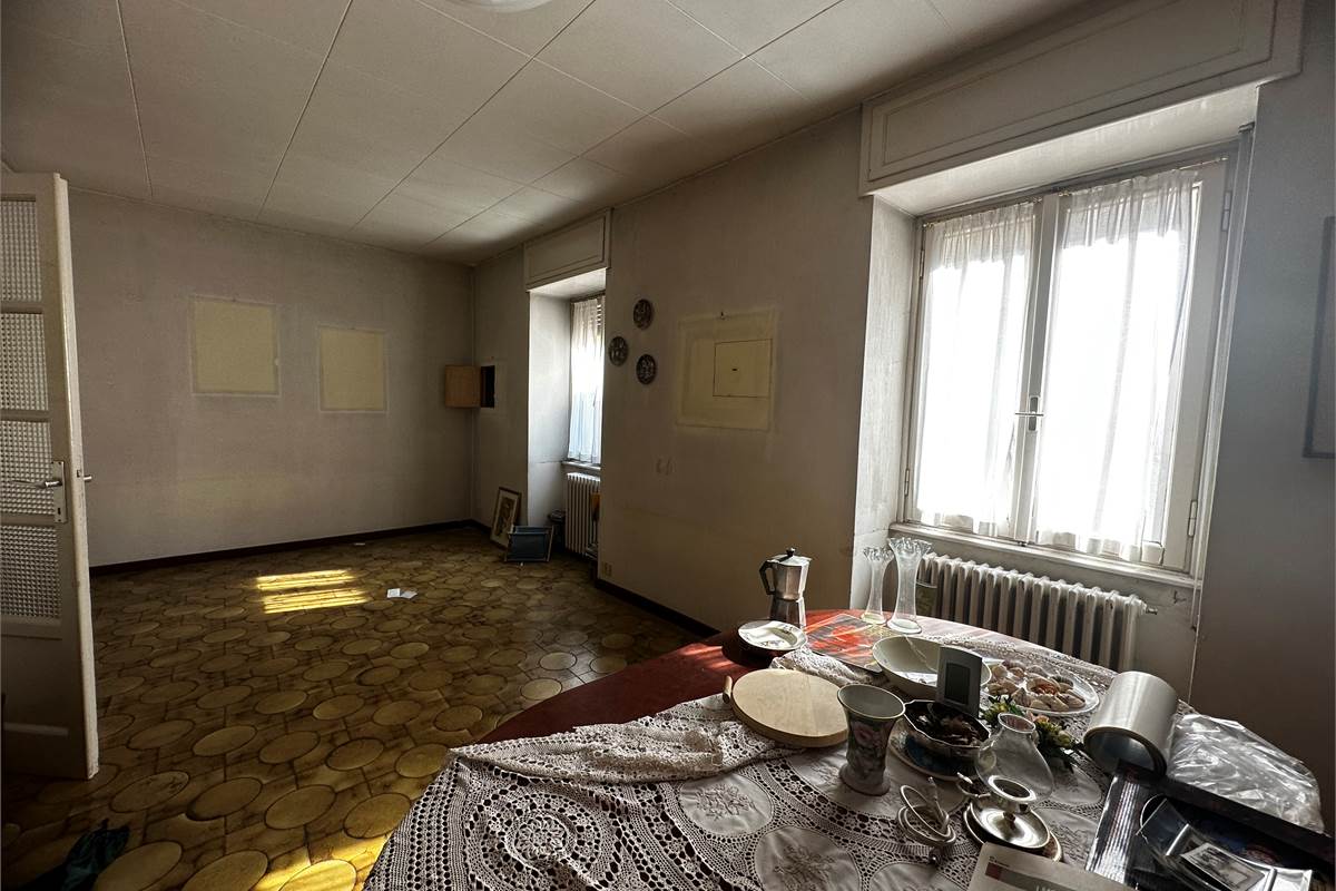 ASSO: INTERA PROPRIETA' IN CENTRO 