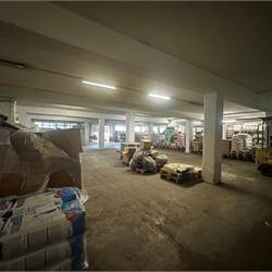 Anzano Del Parco: capannone uso magazzino con area