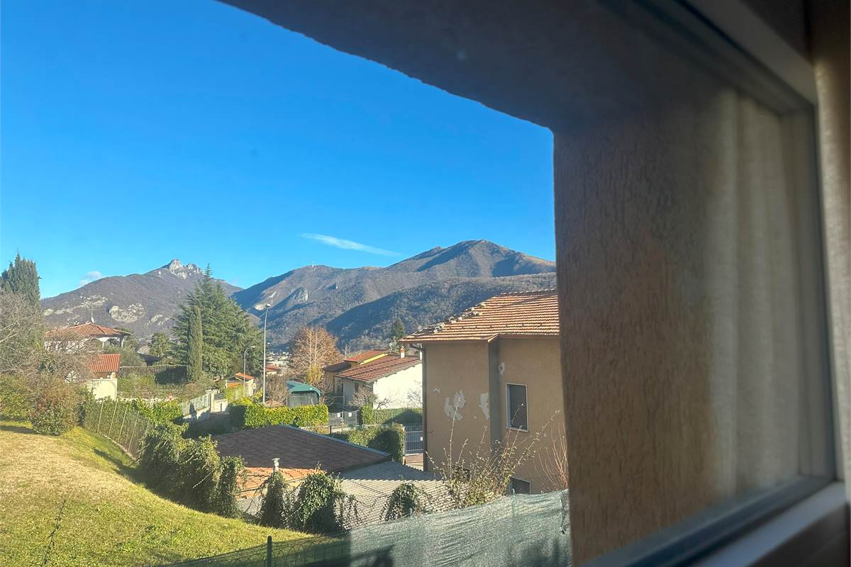 CASLINO: VILLA SINGOLA CON GIARDINO