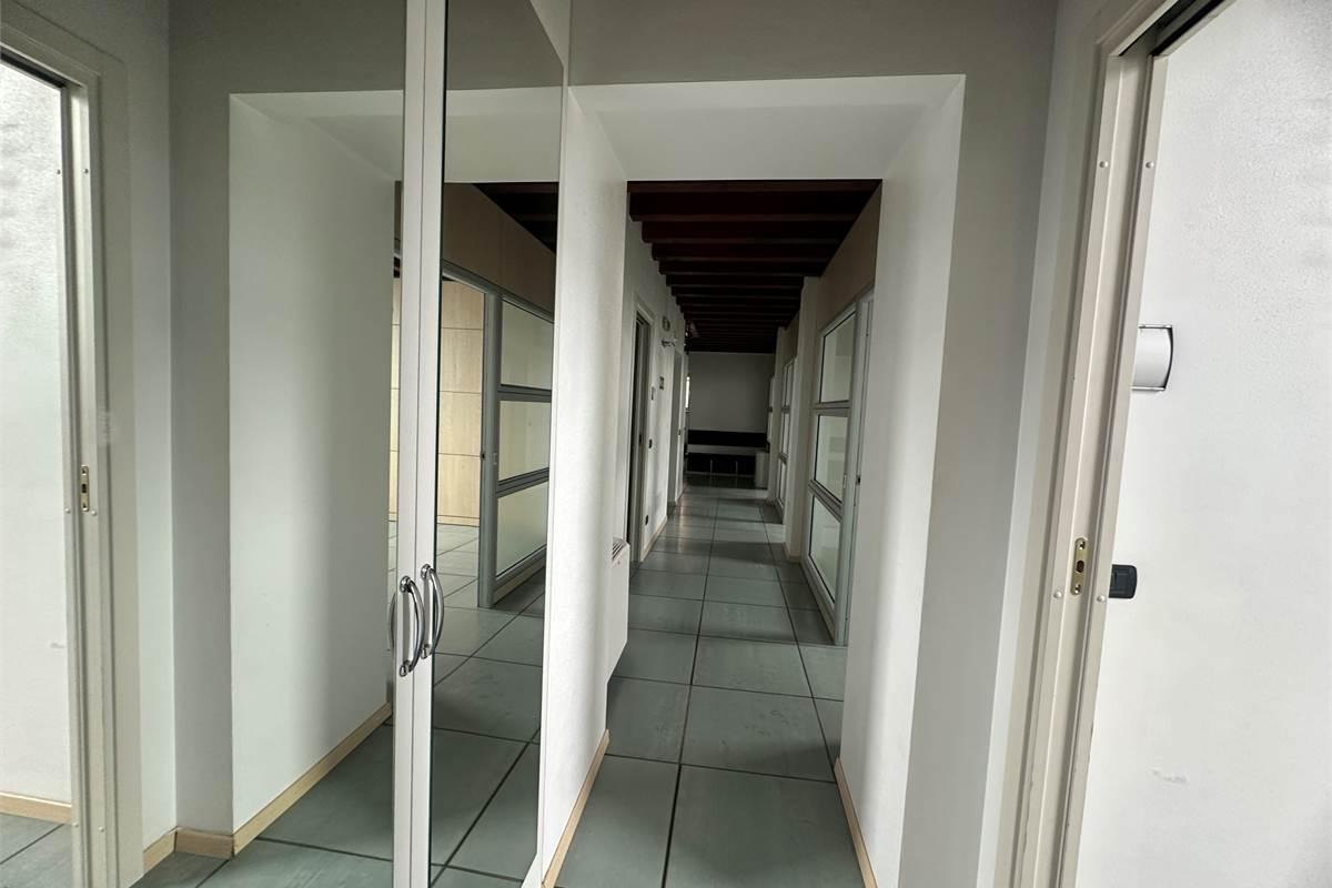 ALBESE CON CASSANO:LOCALI COMMERCIALI IN CENTRO