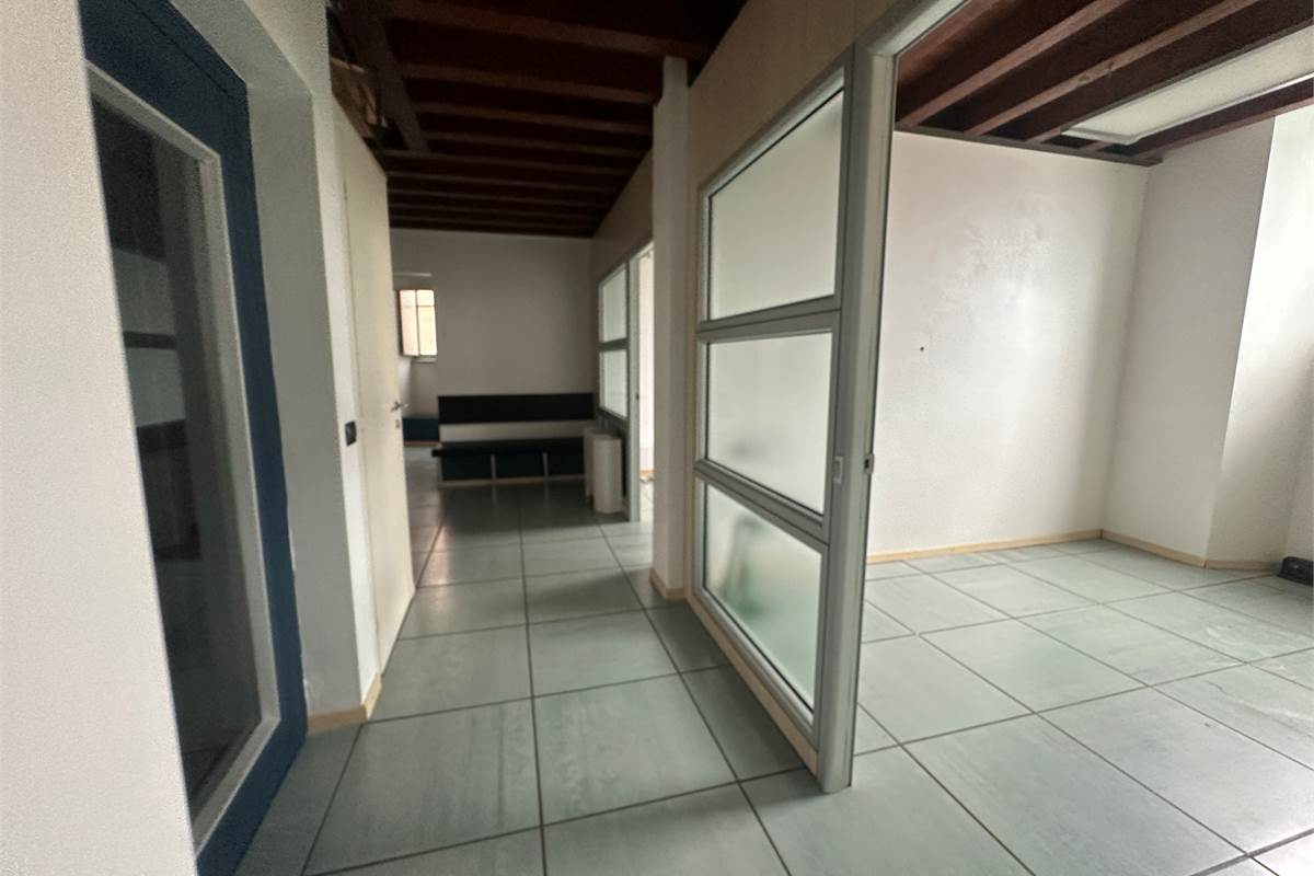 ALBESE CON CASSANO:LOCALI COMMERCIALI IN CENTRO