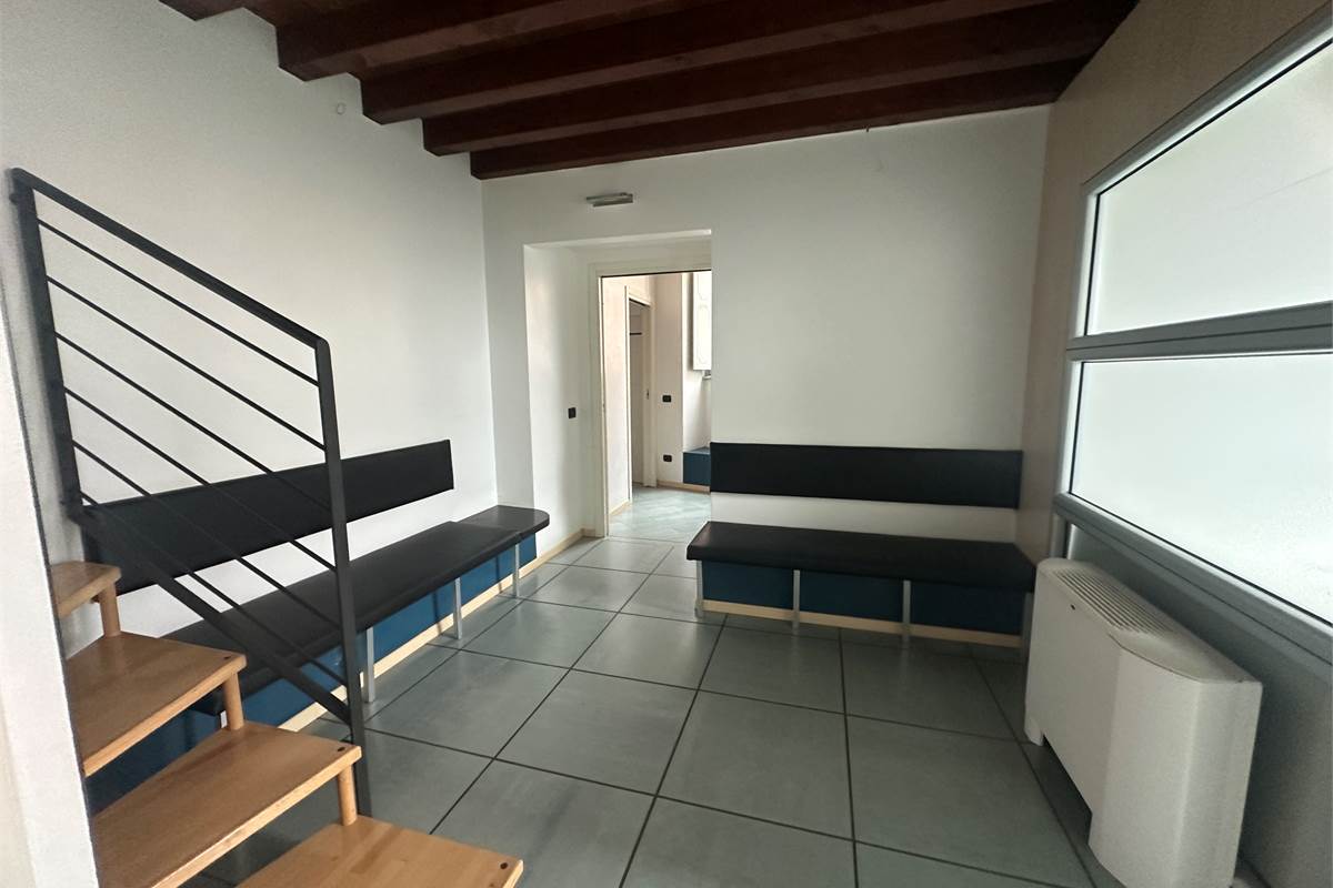 ALBESE CON CASSANO:LOCALI COMMERCIALI IN CENTRO