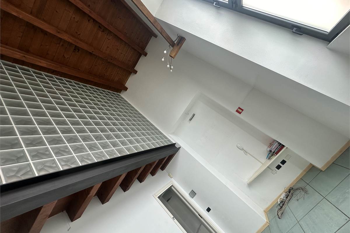 ALBESE CON CASSANO:LOCALI COMMERCIALI IN CENTRO