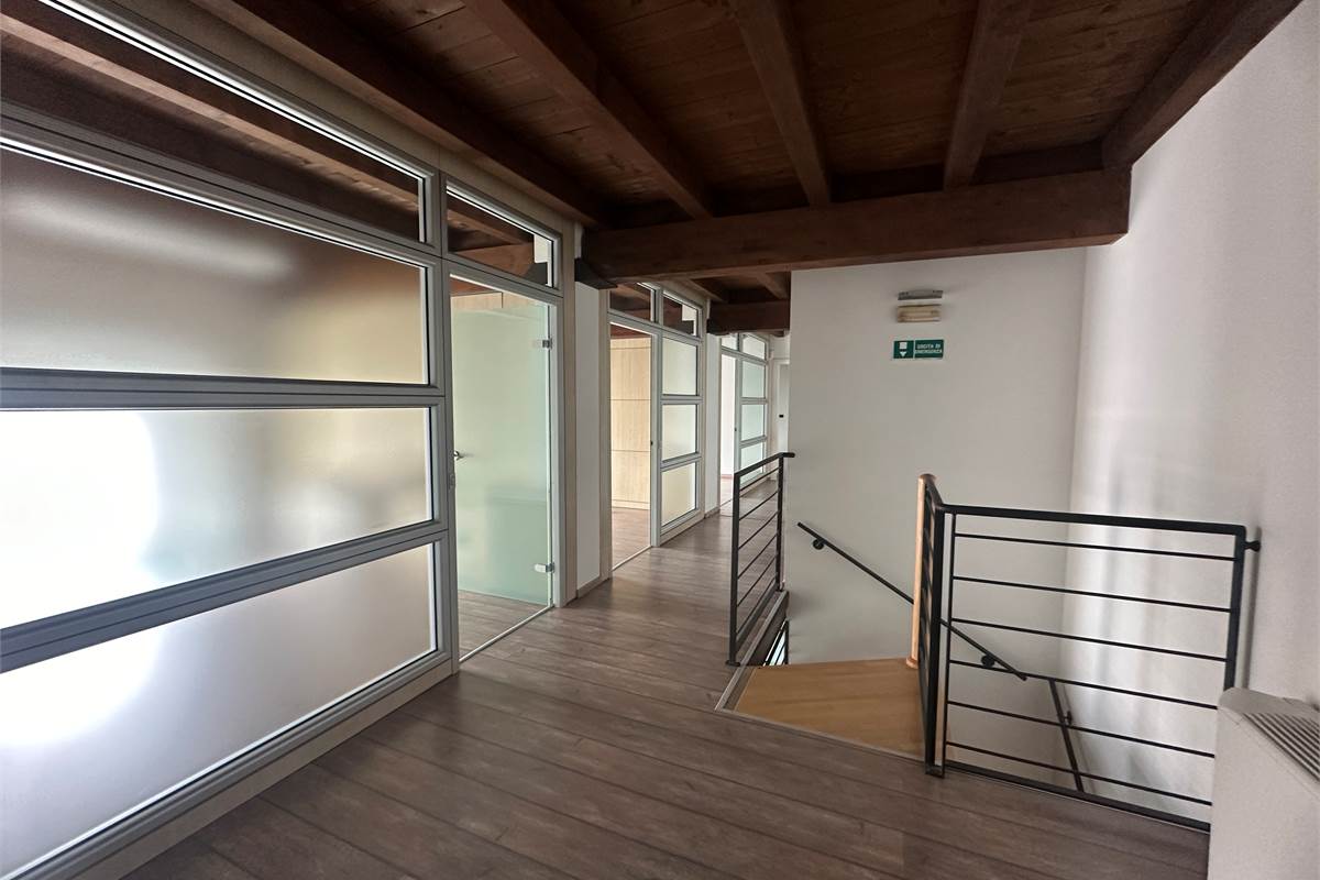 ALBESE CON CASSANO:LOCALI COMMERCIALI IN CENTRO