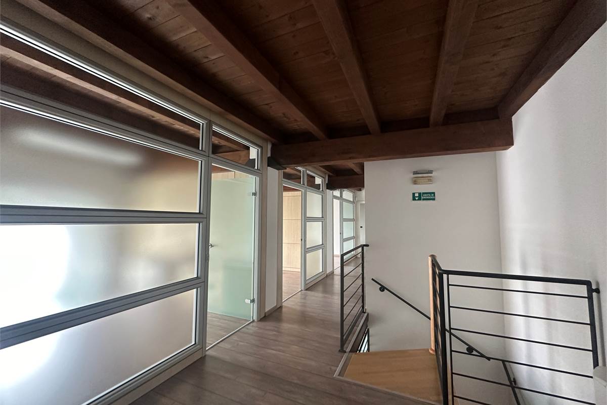 ALBESE CON CASSANO:LOCALI COMMERCIALI IN CENTRO