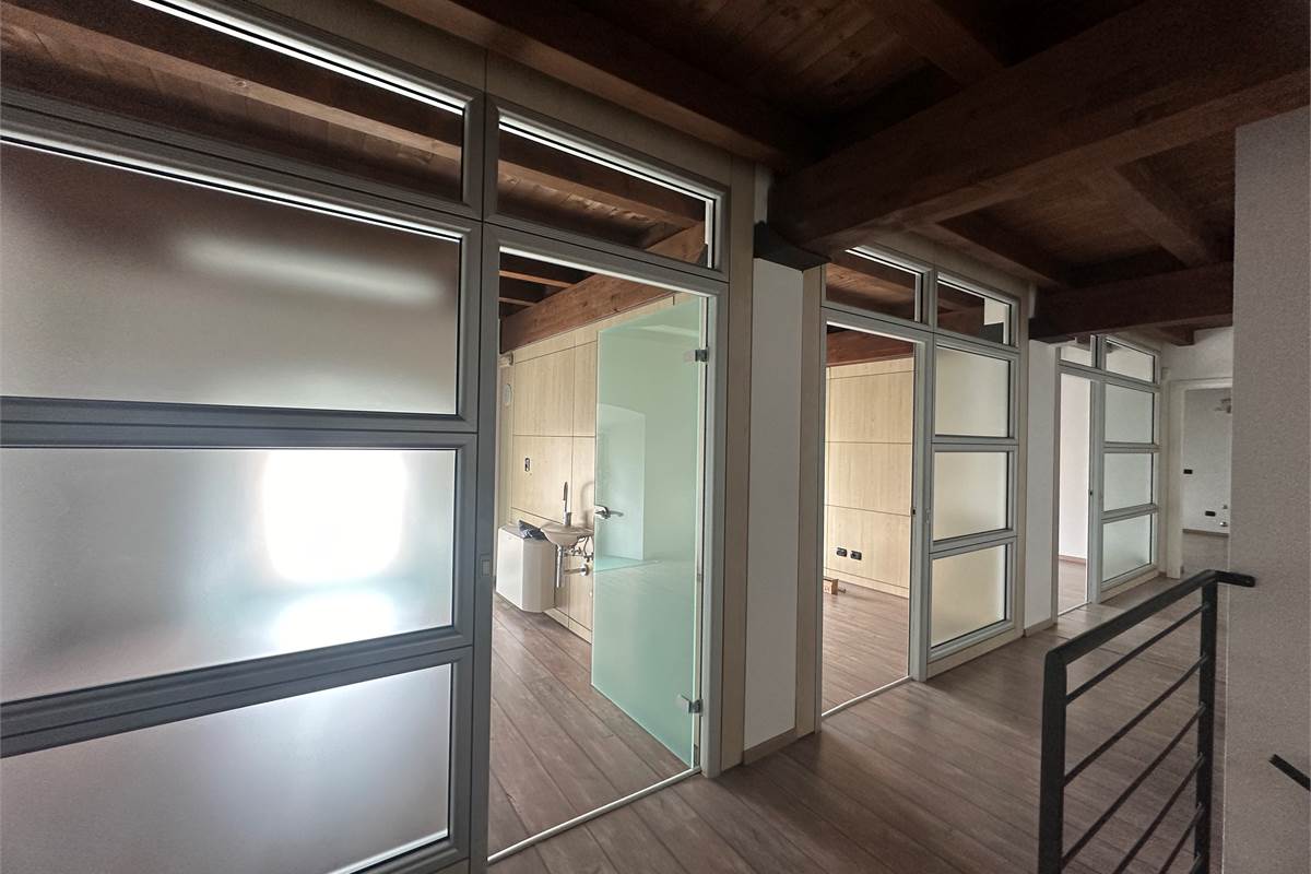 ALBESE CON CASSANO:LOCALI COMMERCIALI IN CENTRO