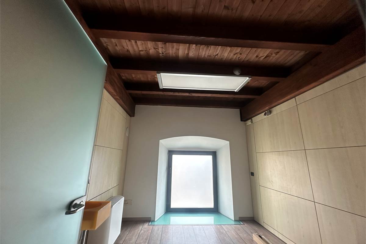 ALBESE CON CASSANO:LOCALI COMMERCIALI IN CENTRO