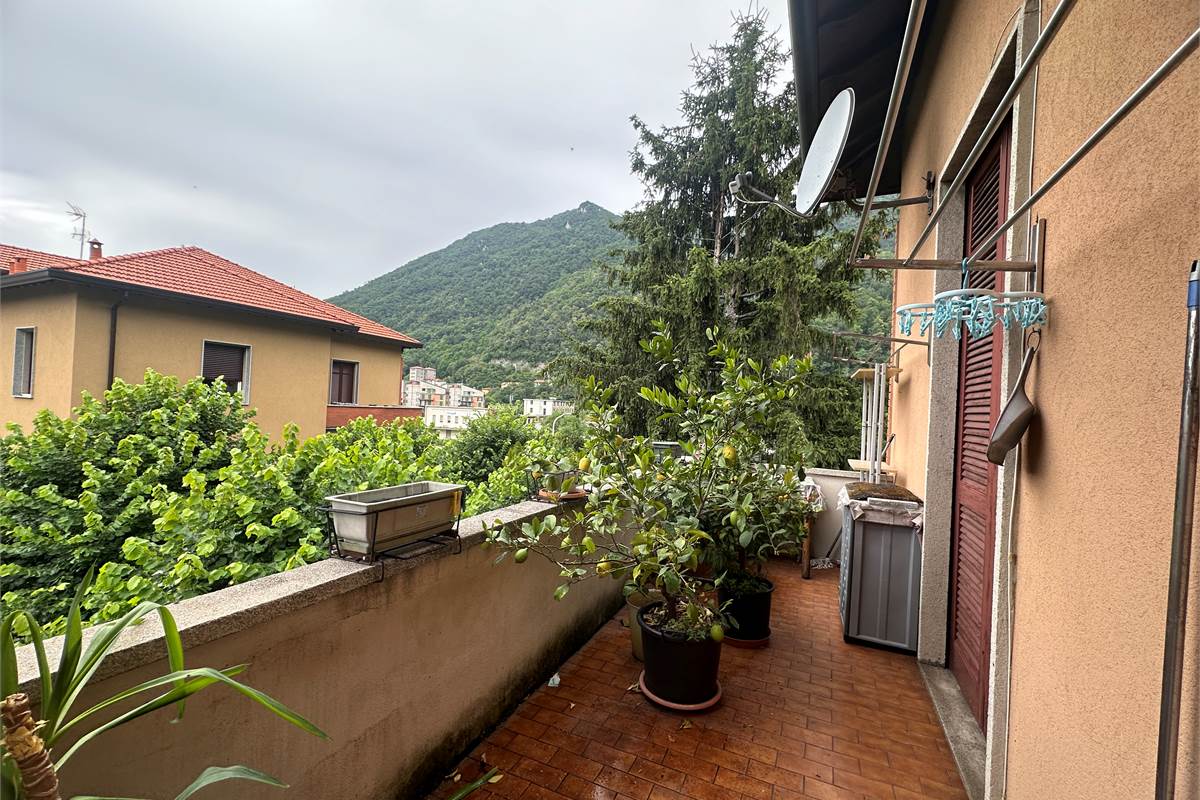 PONTELAMBRO: 4 LOCALI/TERRAZZOE  BALCONE