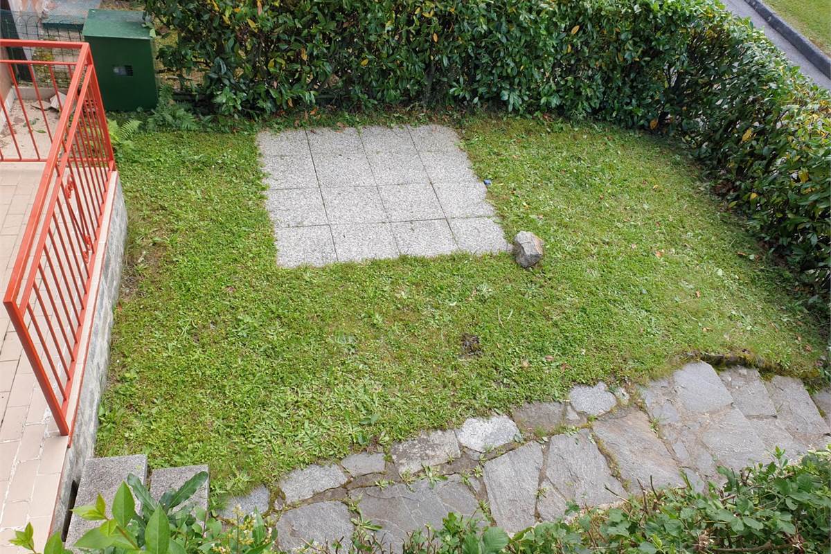 CANZO: BILOCALE CON GIARDINO DI PROPRIETA'