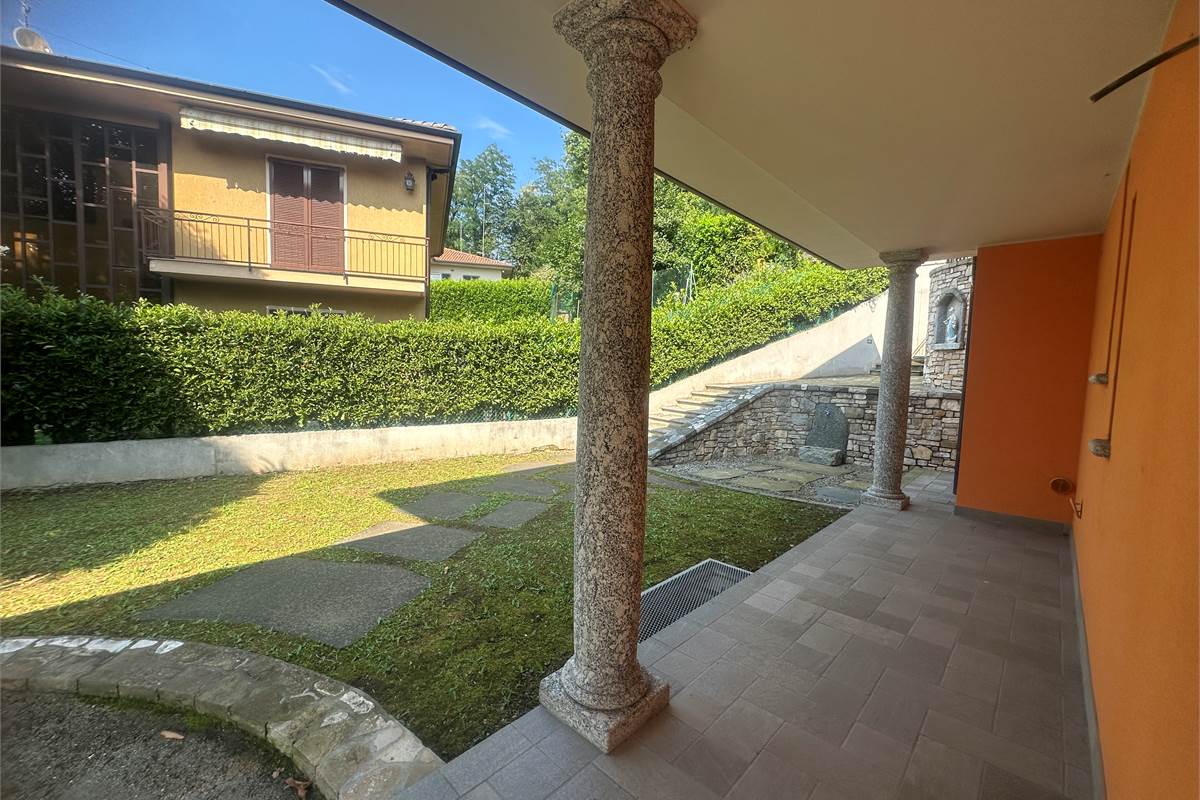 ELEGANTE VILLA SINGOLA IN ZONA RESIDENZIALE