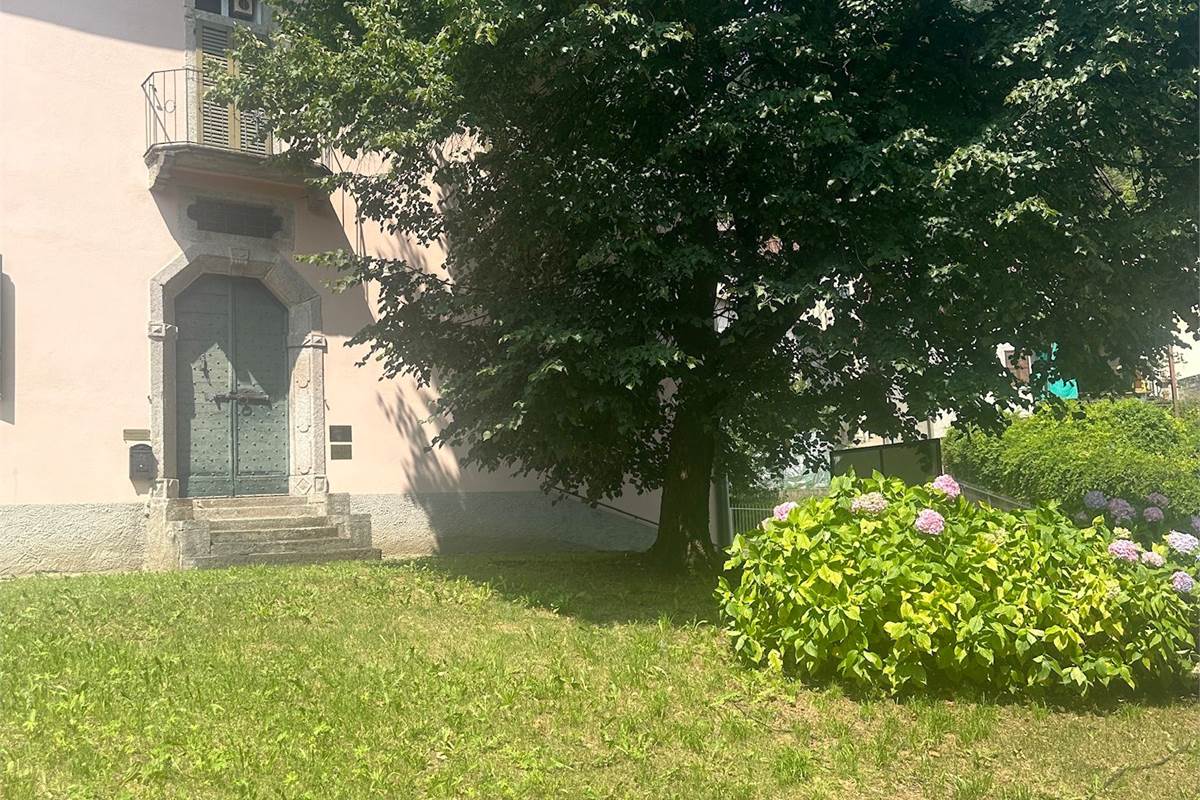 Magreglio:Palazzina storica...con giardino