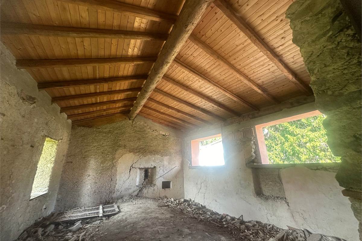 Magreglio:Palazzina storica...con giardino