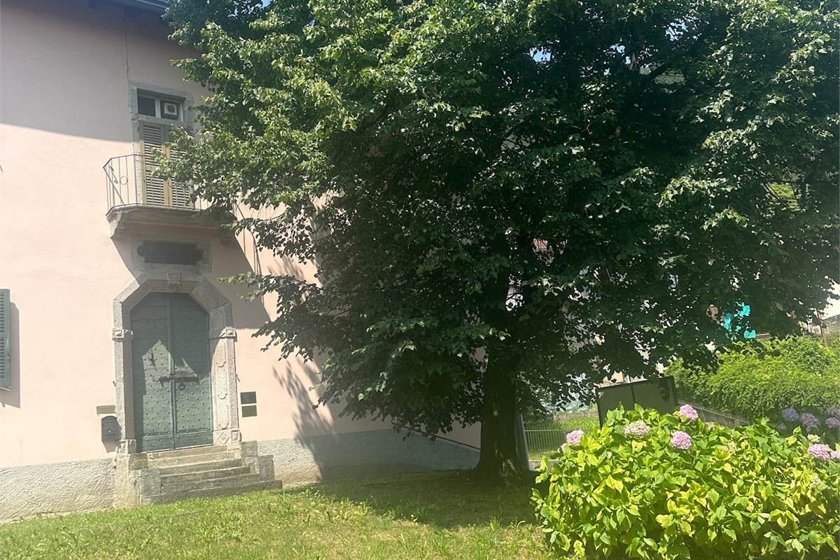 Magreglio:Palazzina storica...con giardino