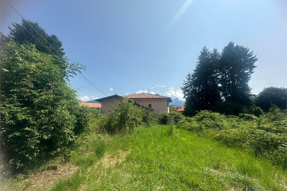 Magreglio:Palazzina storica...con giardino