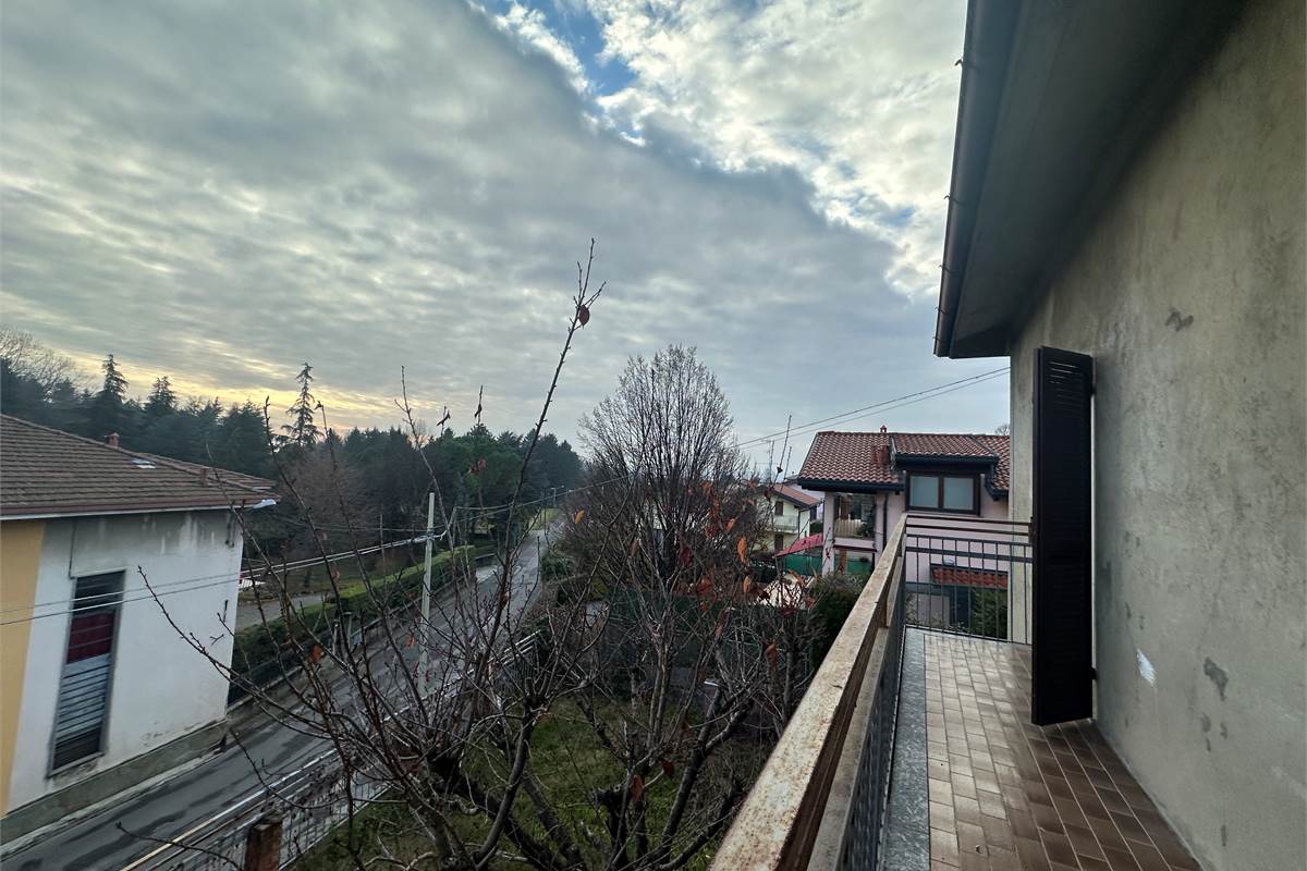 EUPILIO:PORZIONE CON 2 APPARTAMENTI