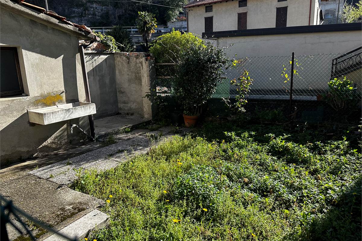 PONTELAMBRO: PORZIONE DI CASA DA ULTIMARE