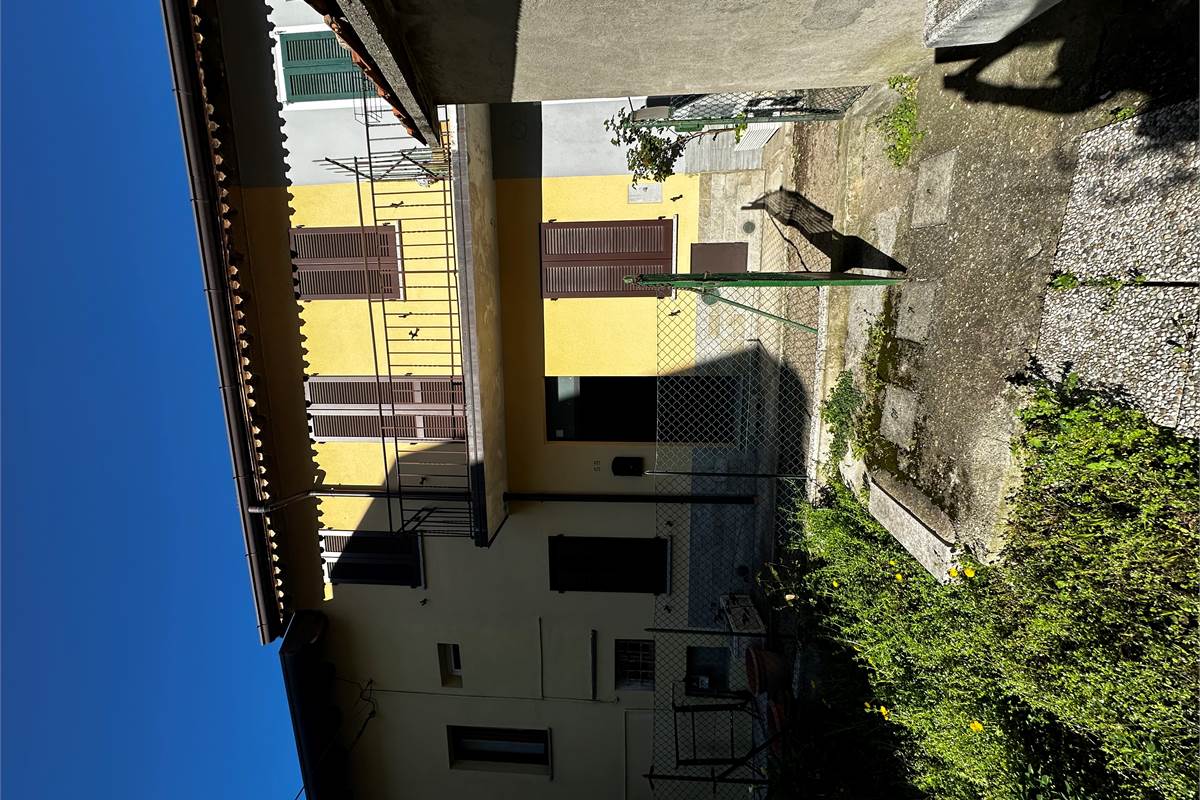 PONTELAMBRO: PORZIONE DI CASA DA ULTIMARE
