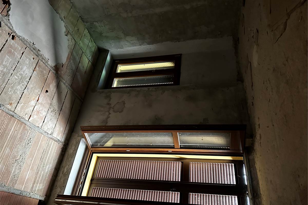 PONTELAMBRO: PORZIONE DI CASA DA ULTIMARE