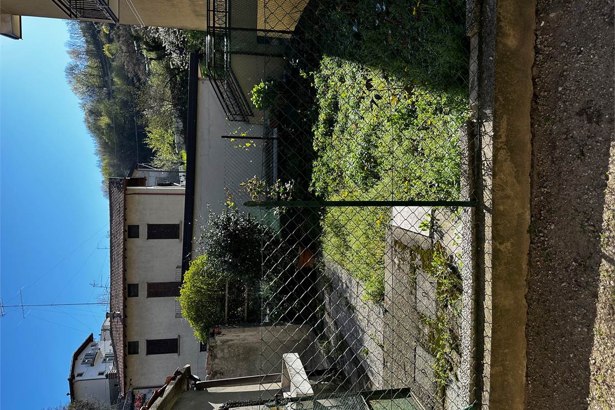 PONTELAMBRO: PORZIONE DI CASA DA ULTIMARE