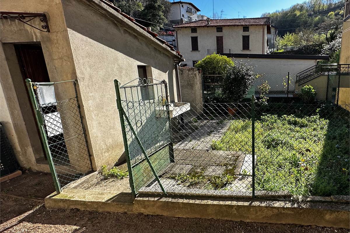 PONTELAMBRO: PORZIONE DI CASA DA ULTIMARE