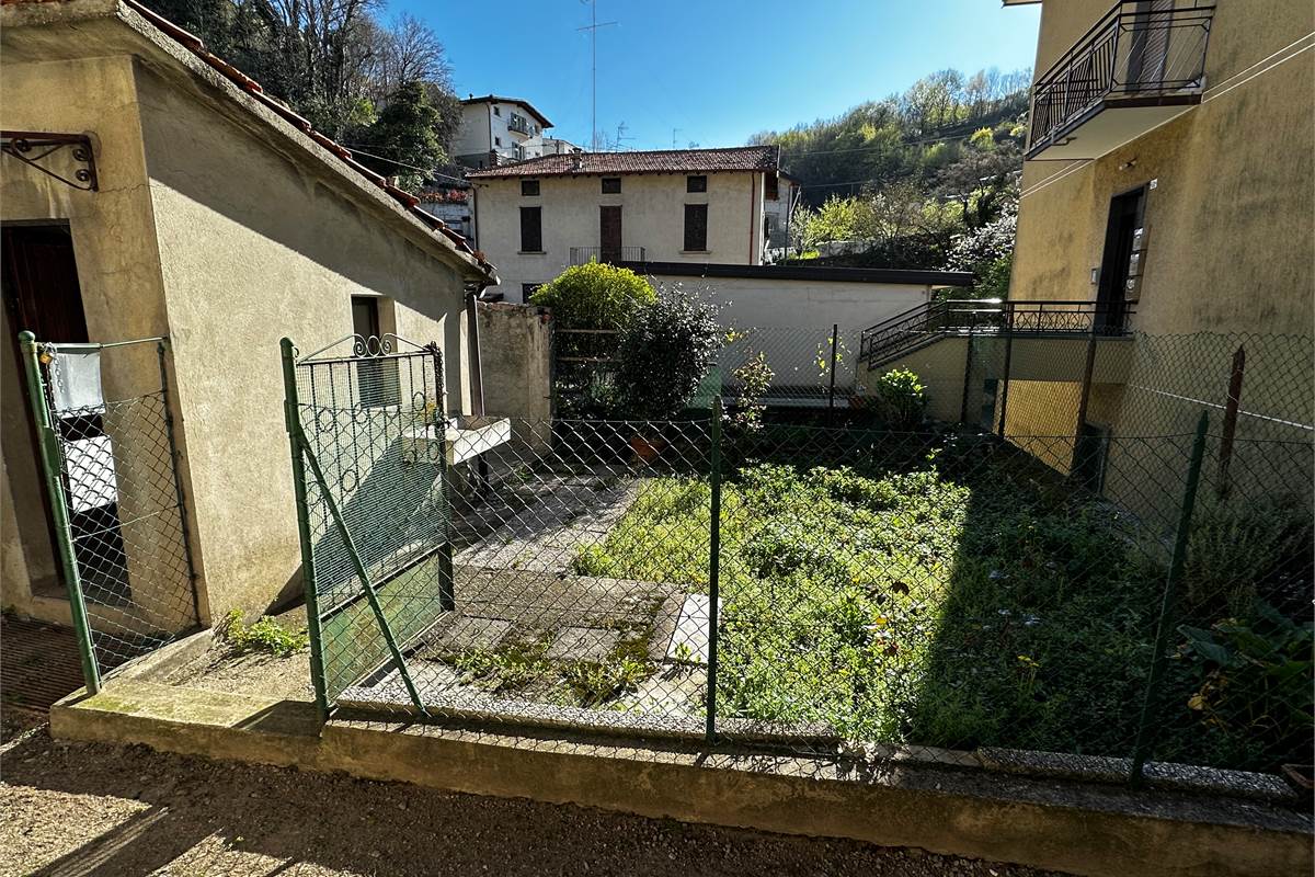 PONTELAMBRO: PORZIONE DI CASA DA ULTIMARE