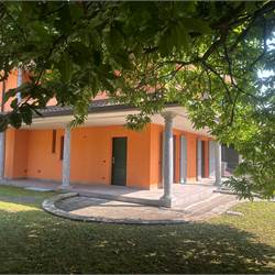 ELEGANTE VILLA SINGOLA IN ZONA RESIDENZIALE