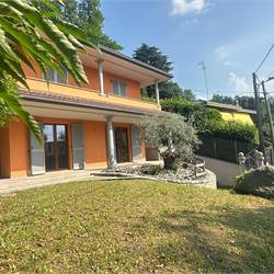 ELEGANTE VILLA SINGOLA IN ZONA RESIDENZIALE