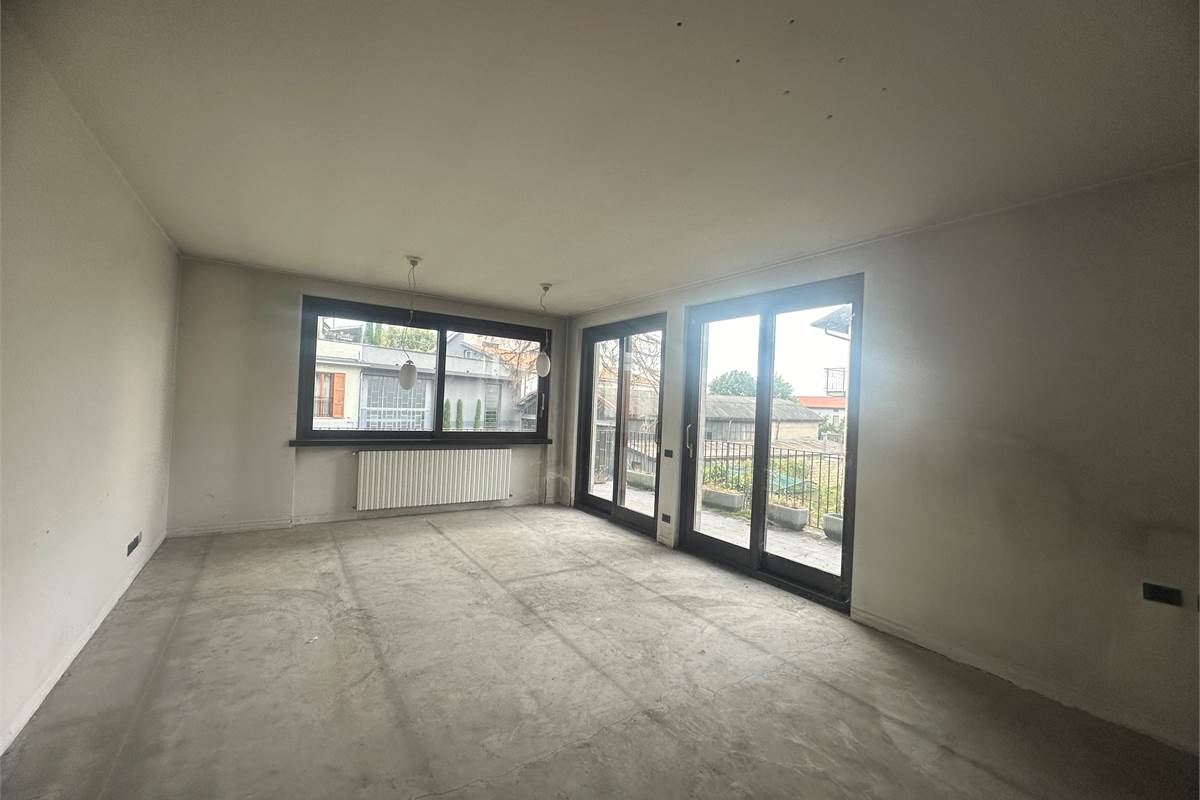 Arosio:Casa singola anche per due famiglie 