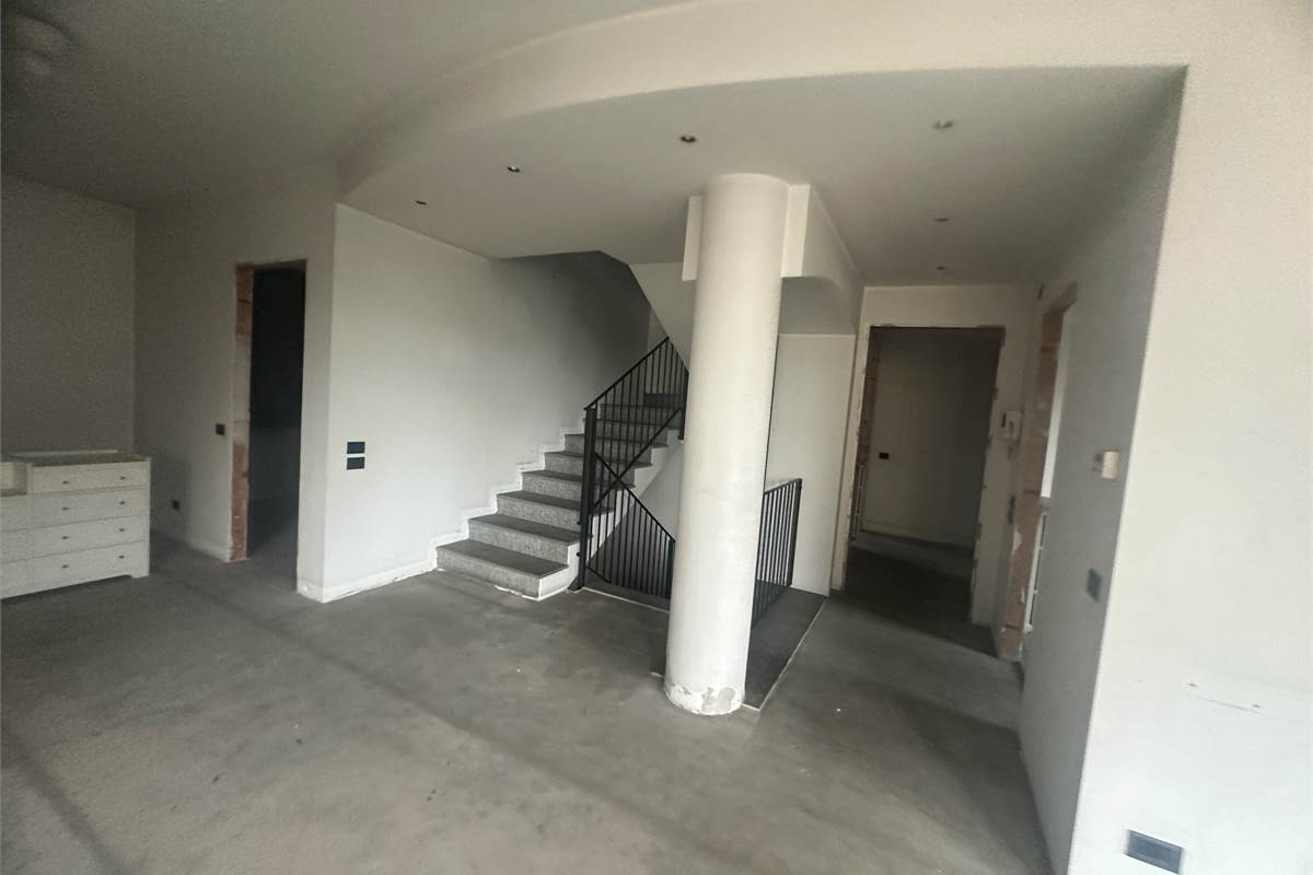 Arosio:Casa singola anche per due famiglie 