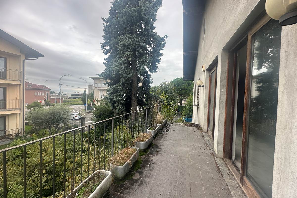 Arosio:Casa singola anche per due famiglie 