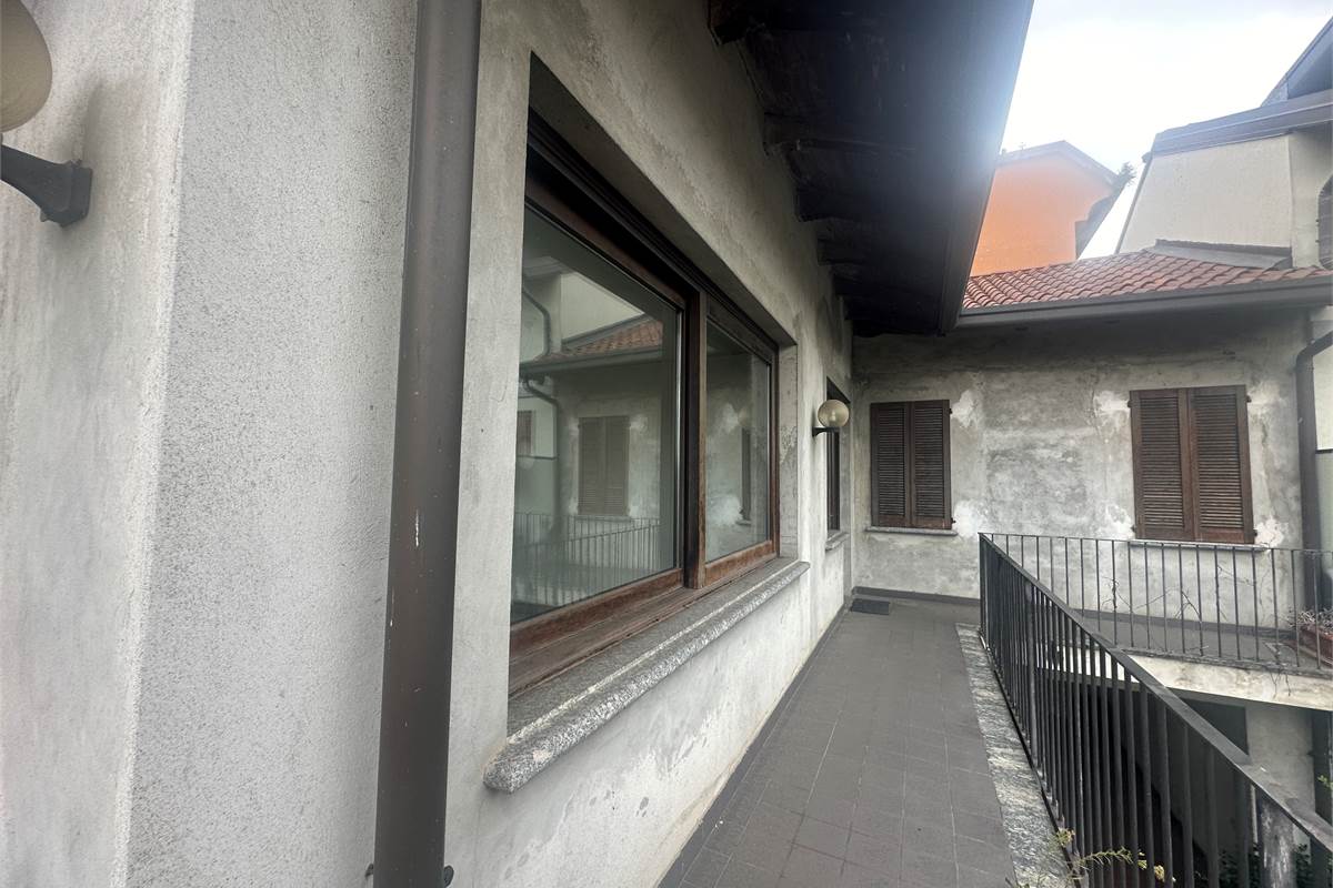 Arosio:Casa singola anche per due famiglie 