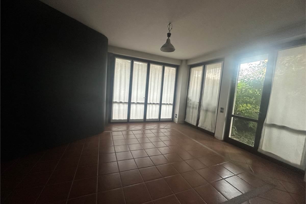 Arosio:Casa singola anche per due famiglie 